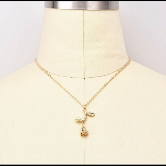 ๐ฅ๐ฅGold Rose Pendant Necklace ๐ฅ ๐ - Picture 2 of 3